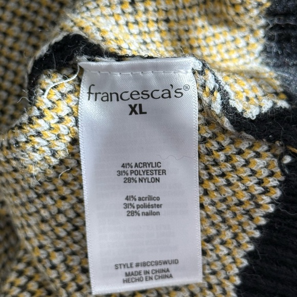 Francesca's Black and White Daisy Sweater | XL 🔥CLEAR THE CLOSET - Picture 4 of 6